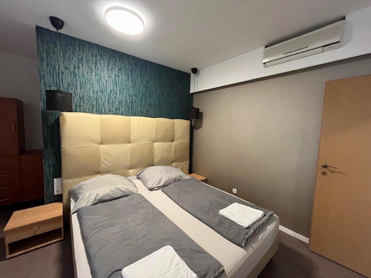 Y Apartman Balatonlelle Exterior foto